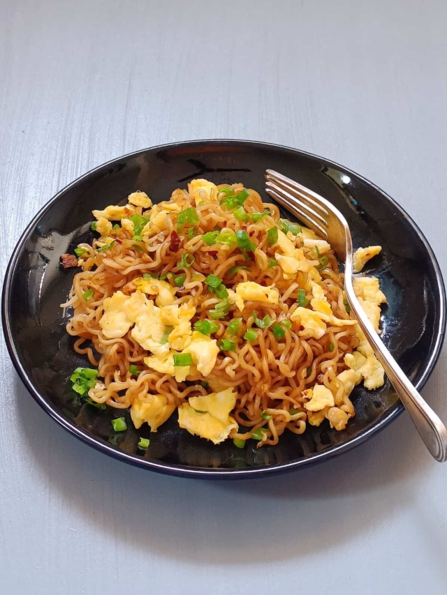 Easy Ramen Scrambled Eggs Spoons Of Flavor