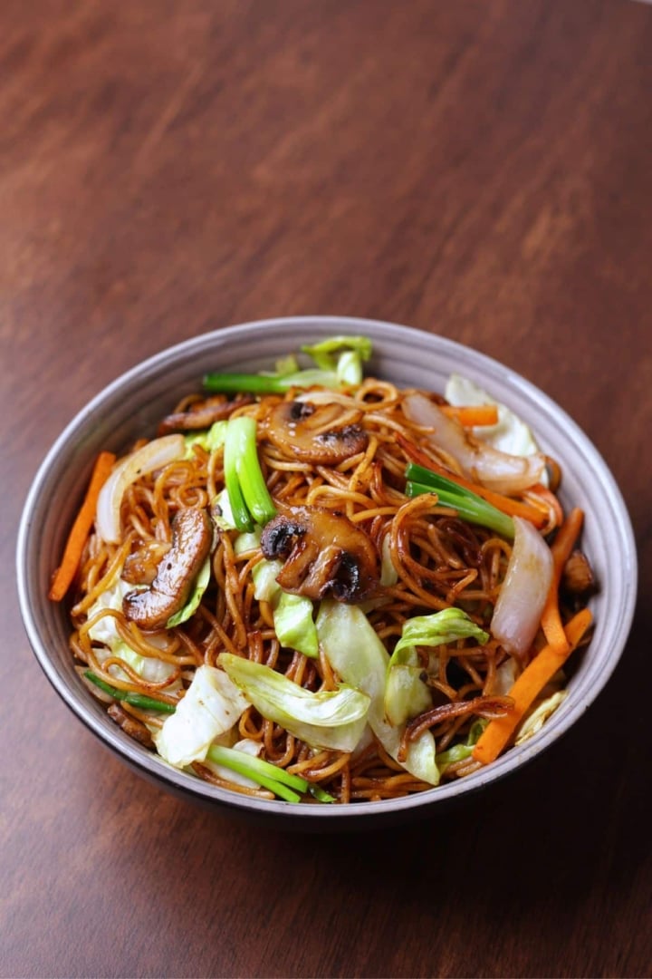Vegetable chow mein in a bowl.